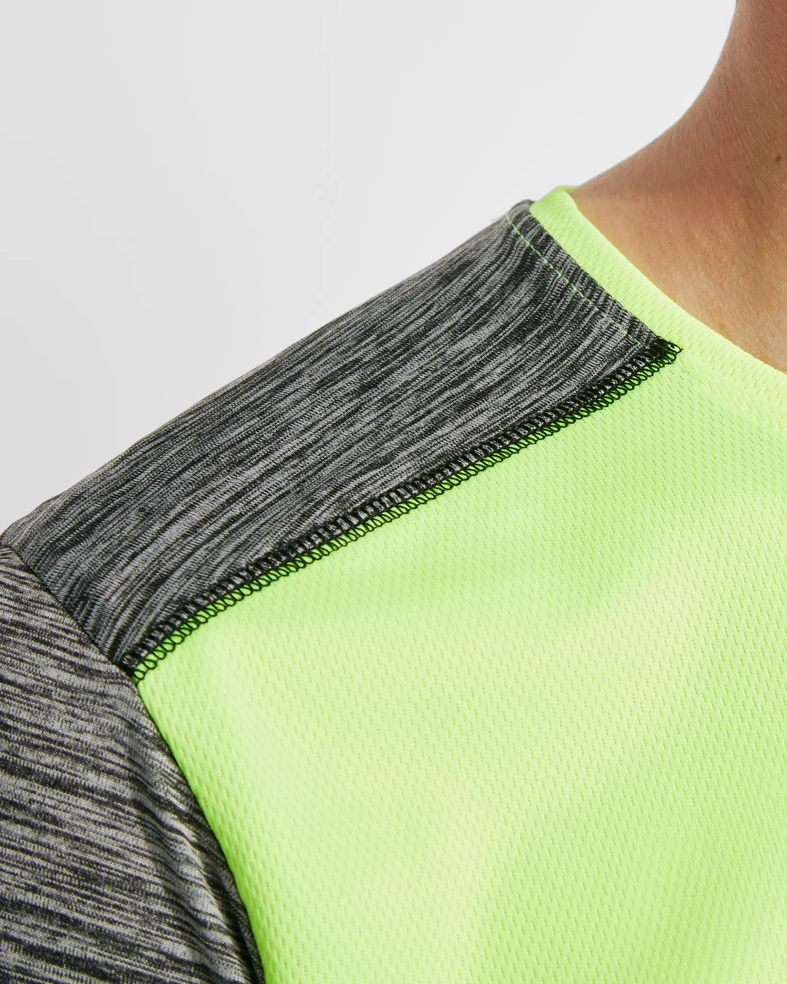 T-shirt tecnica Roly Zolder, Giallo Fluo/Nero Vigorè, dettaglio 3